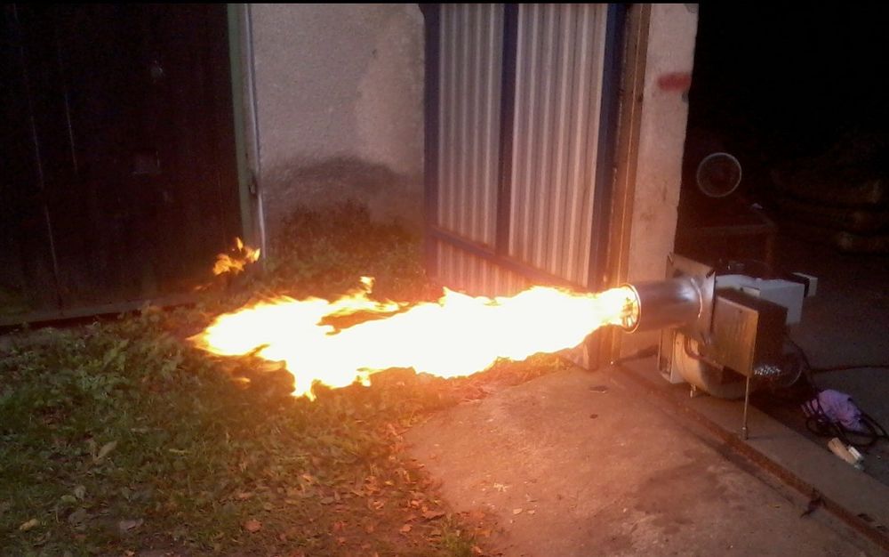 Piec z palnikiem multiolejowym na ropę na. Olej  220 kw