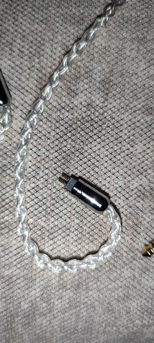 Кабель навушників балансний чисте срібло.