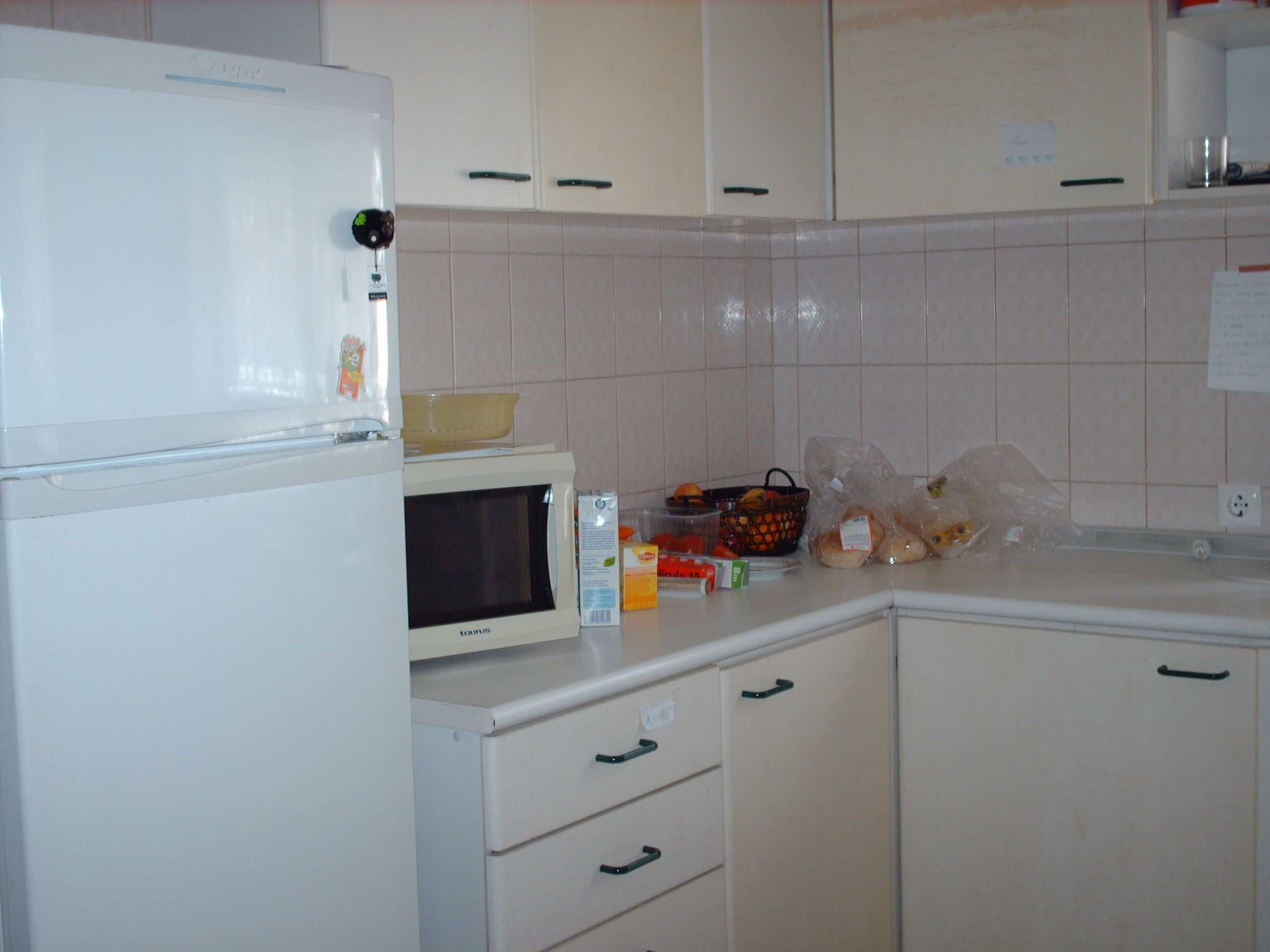 Quarto grande junto ao C. Comercial Alma