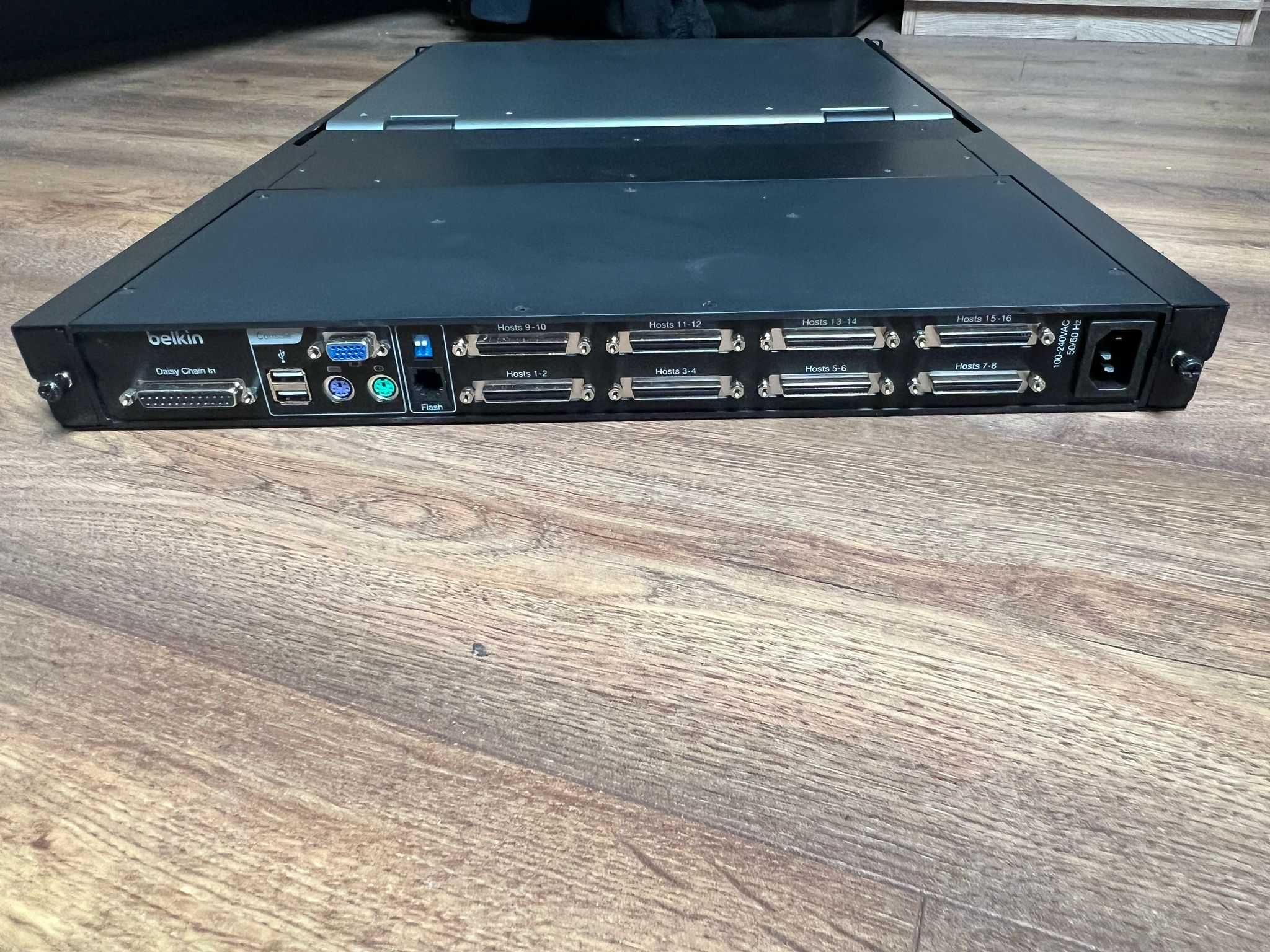 18.5" 1nch Widescreen LCD Rack  Console wich 16 port KVM,