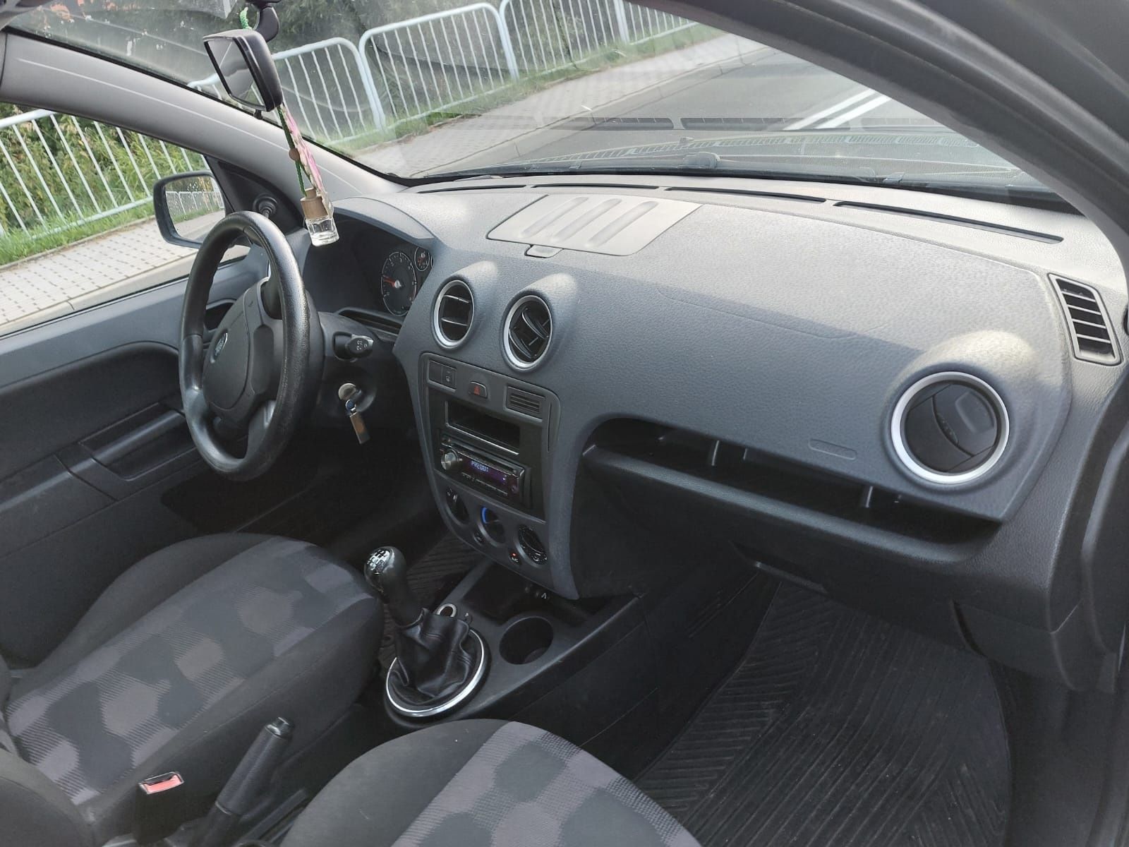 Ford Fusion 1.4 HDI z klimatyzacją spalanie 4L ropy/100 zapłacone Oc