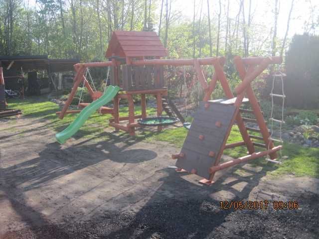 Plac zabaw dla dzieci z ławką ogrodową - dostępne od ręki!