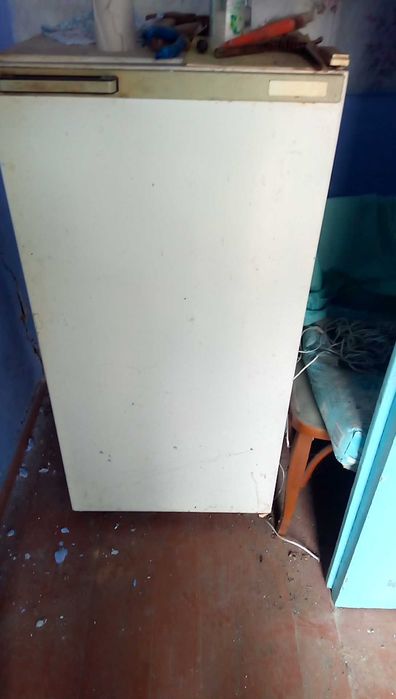 Продам три холодильники непрацюючі.