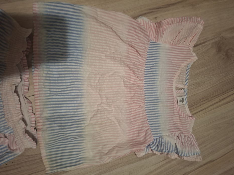 Jaskrawo prążkowana koszulka dla dziewczynki  110