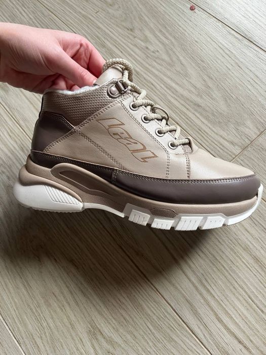 Зимові кросівки 37р