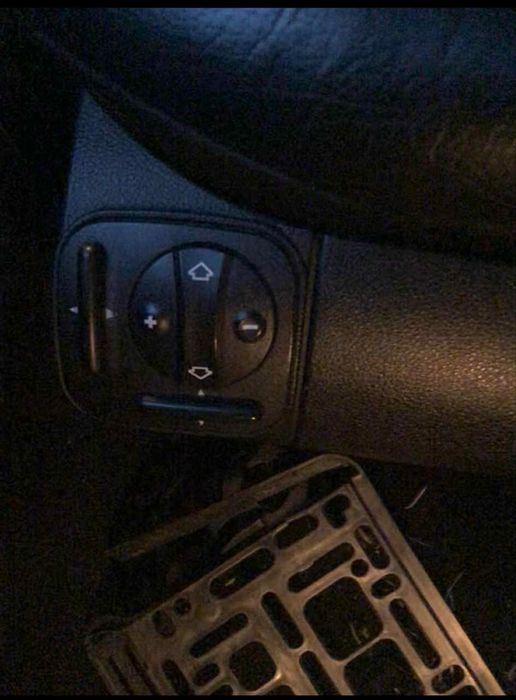 Mercedes w219 kompletne wnętrze . Czarne grzane pompowane fotele