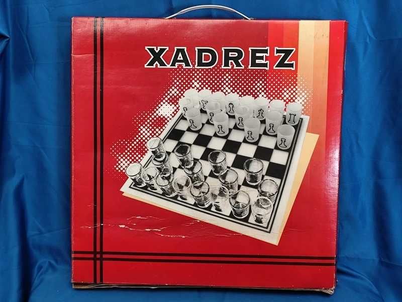 Jogo xadrex com copos de shot