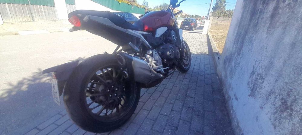 Honda CB 1000R , acidentada
