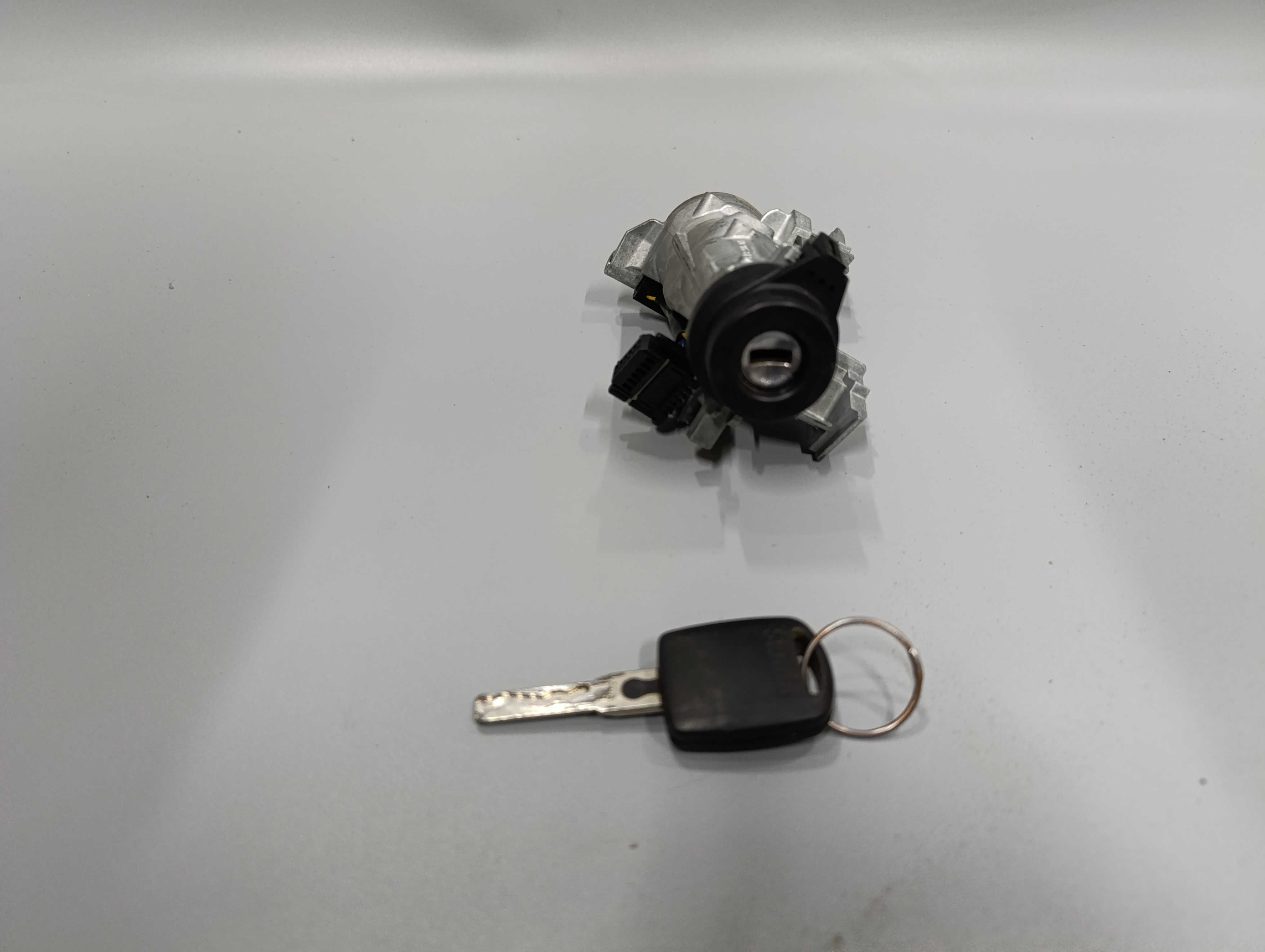 Skoda Octavia A5  Замок запалювання  1K0905851B (Ключ не викідний!)