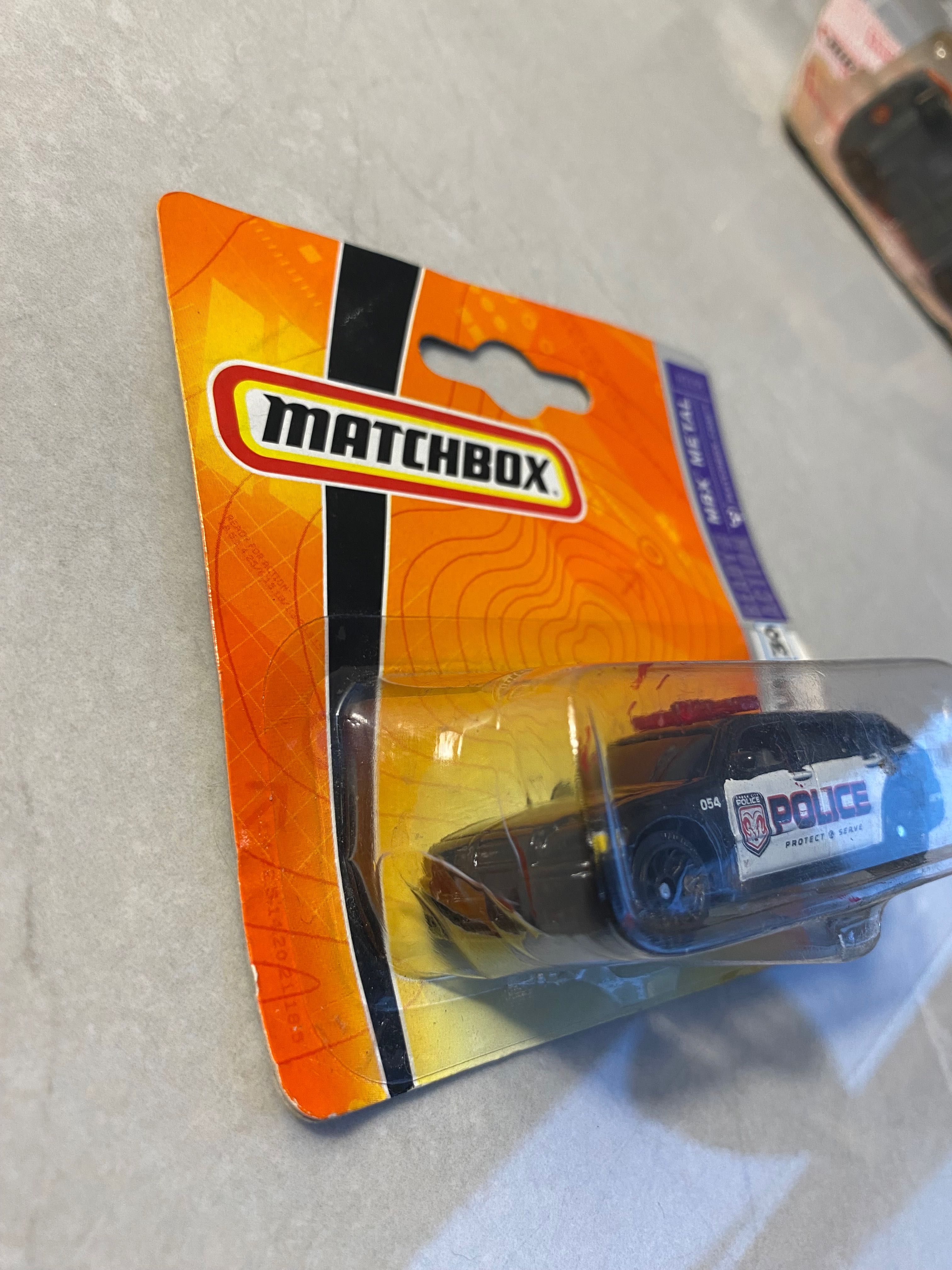Matchbox Dodge Magnum Police policyjny krótka karta