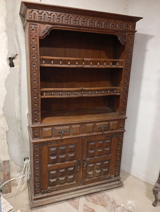 Móvel rústico de sala séc. XVII madeira maciça de castanho