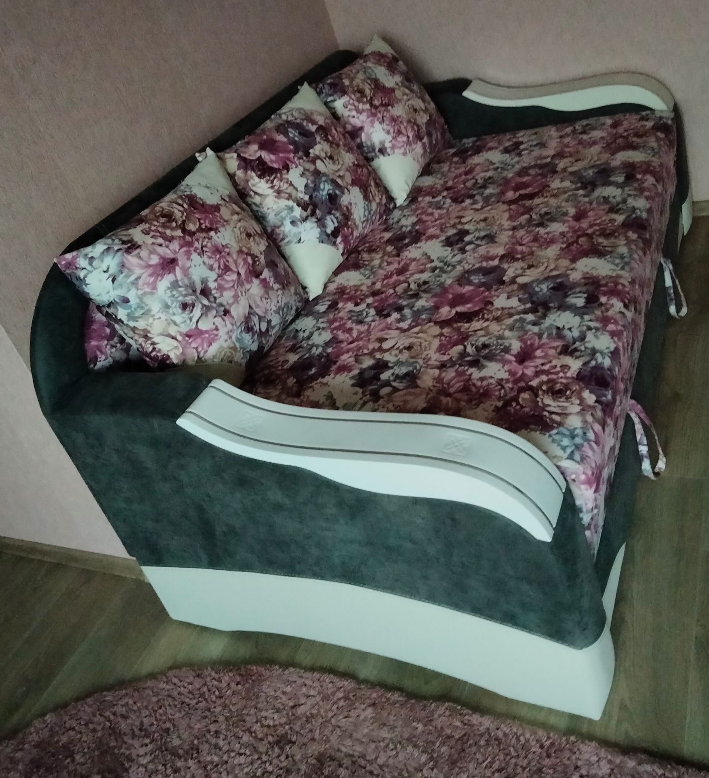 Двухспальный  раскладной диван