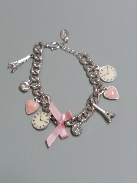 Colares, pulseiras e brincos novos