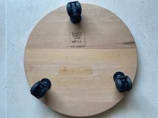 Base de madeira com rodas