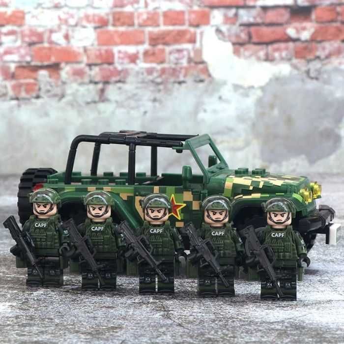 Wojsko SWATA samochod jeep + 6 figureki bronie.