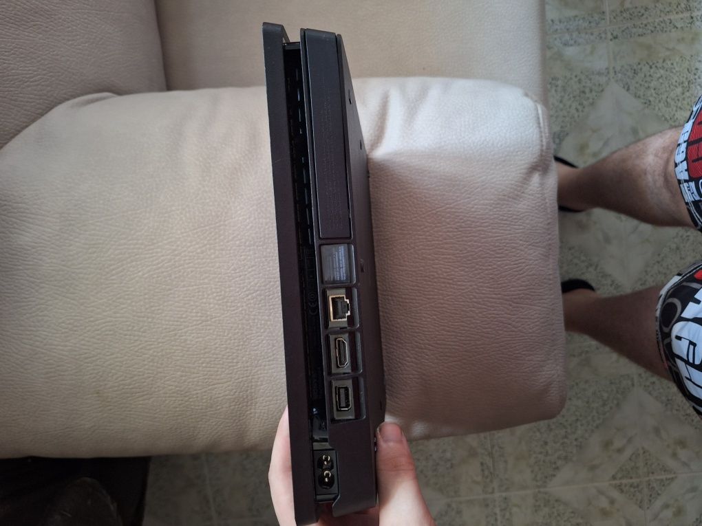 PlayStation 4 Usado + Jogos Digitais e Físicos - Ótimo Estado!