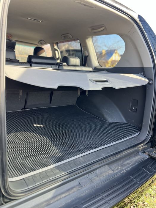 Продам машину Toyota land cruiser 150