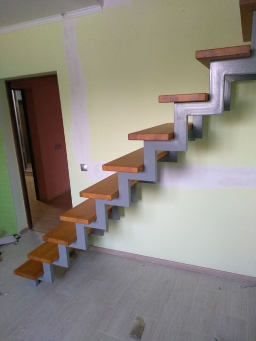 Сходи ступені дуб ясен бук сосна перила нержавіка ковані дерев'яні