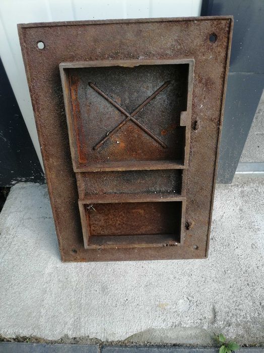 Drzwiczki żeliwne do pieca.