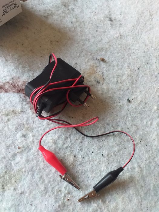 Ładowarka do akumulatora 12v