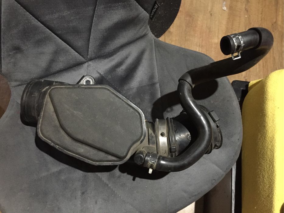 Резонатор впускного воздуха в сборе