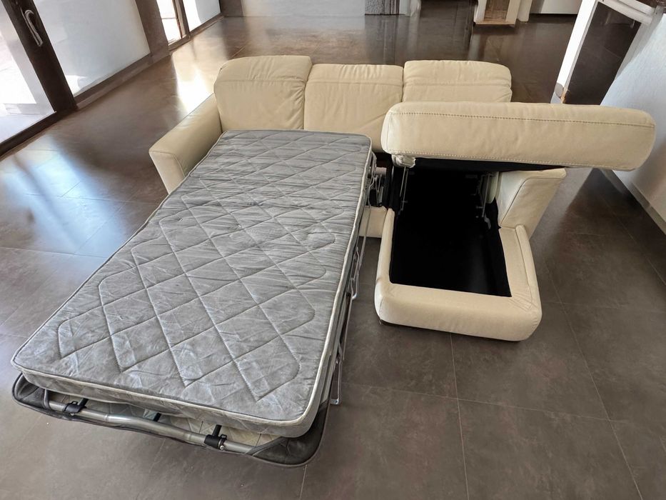 Sofa-cama em pele de alta qualidade. Produção - Itália
