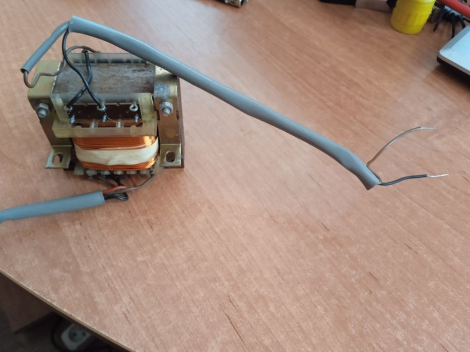 Stary transformator 220 v  z na 9v 6 v 2.5 v 14 - 15 v