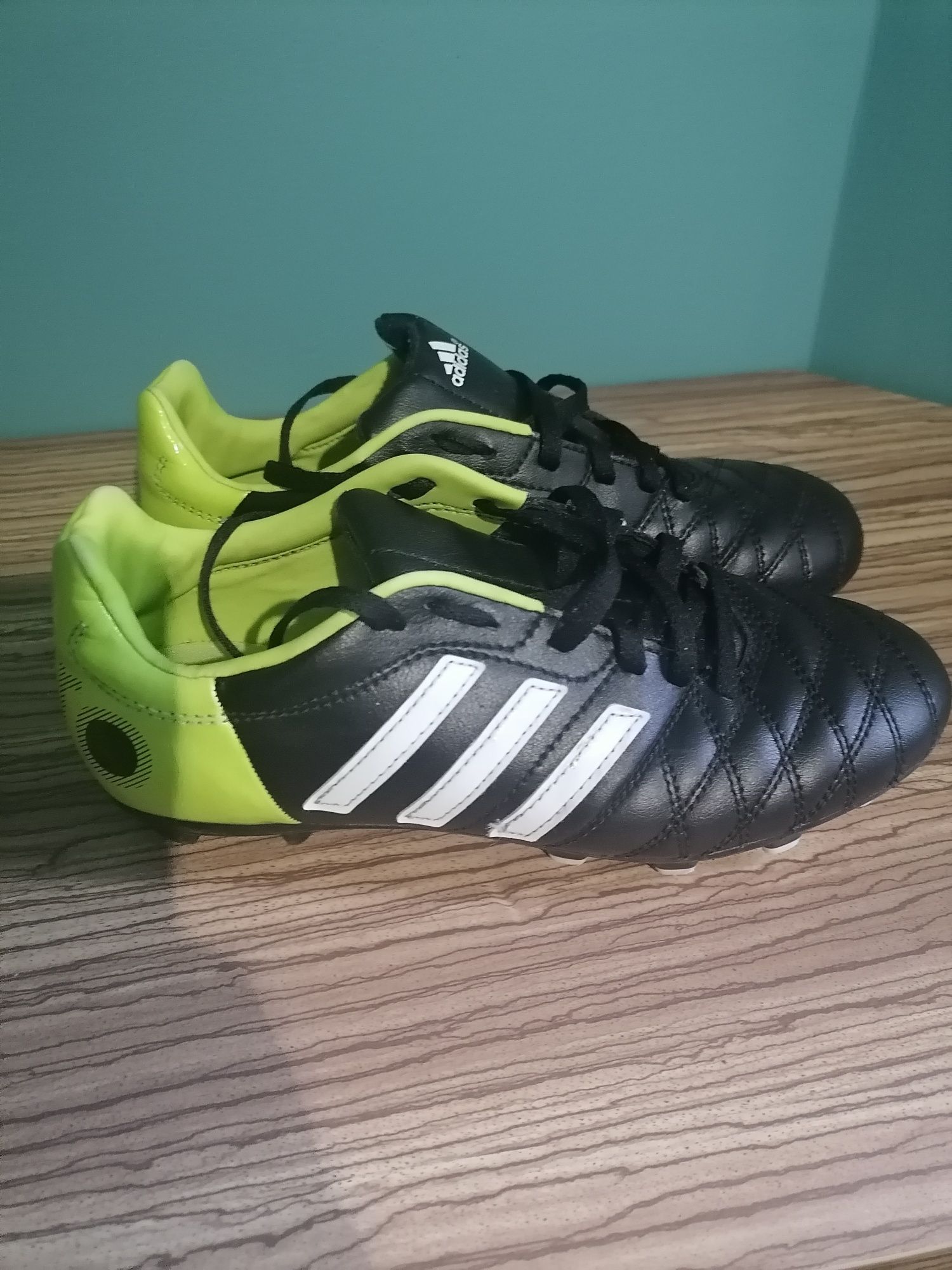 Chłopięce korki Adidas rozm 37 i 1/3