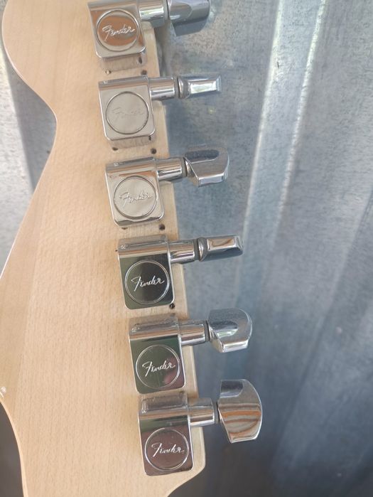 Продам електрогітару