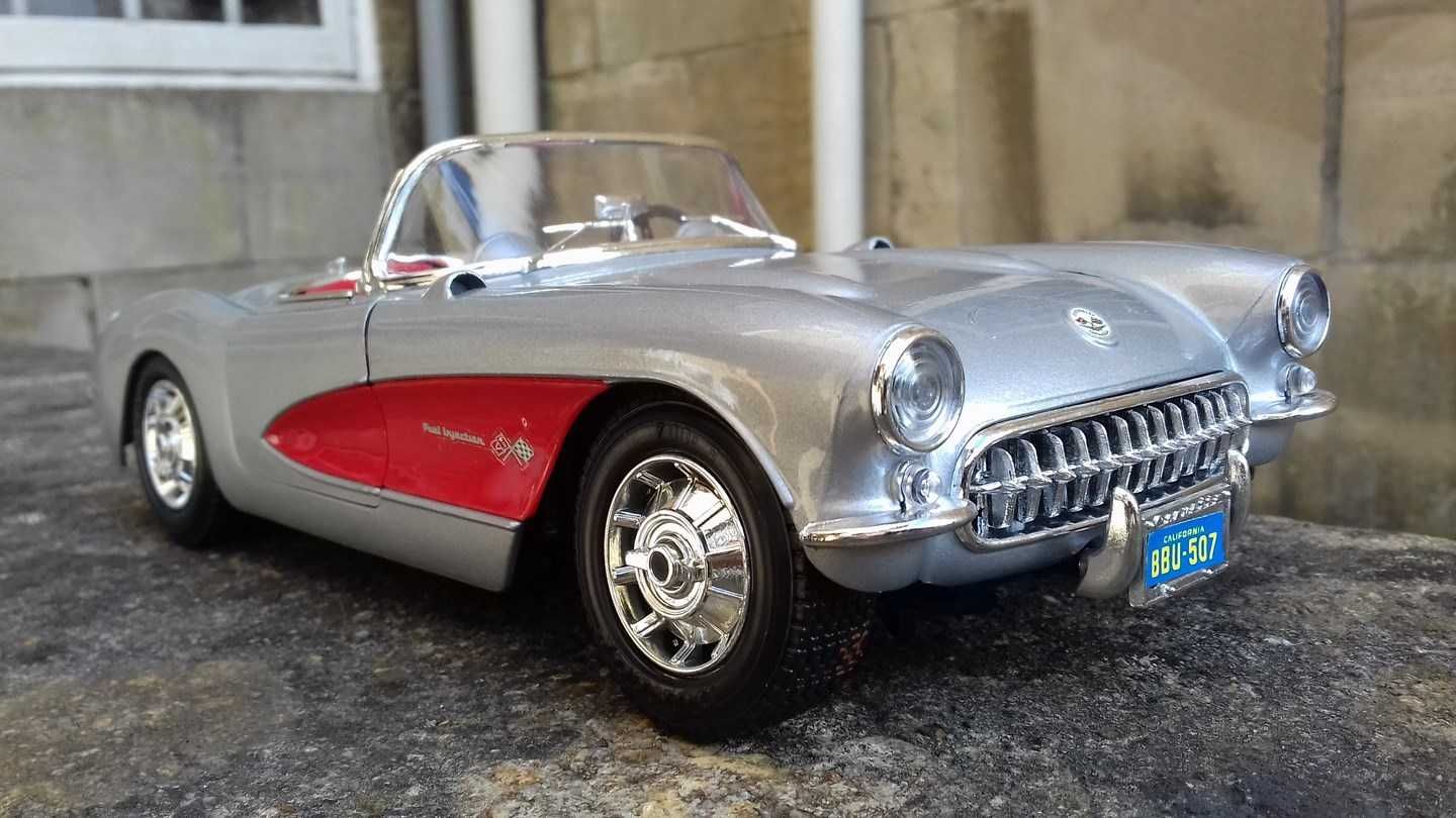 Chevrolet Corvette C1 C2 1957 1:18 Bburago model samochodu prezent