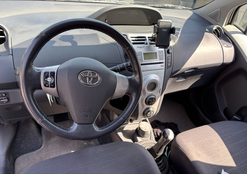 Vendo Toyota Yaris 1.0 VVT-I gasolina