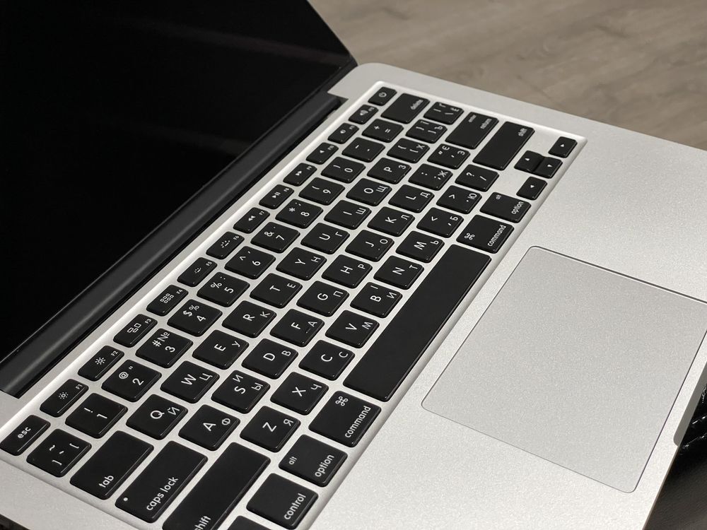 Продам MacBook Pro (с дисплеем Retina, 13 дюйм., начало 2015 г.)