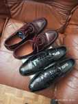 10€ cada par de sapatos em pele