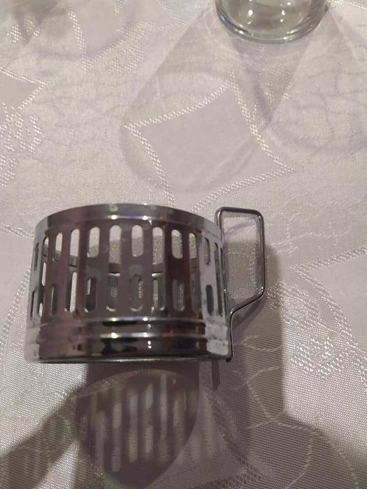 Uchwyty metalowe/ koszyki do szklanek.