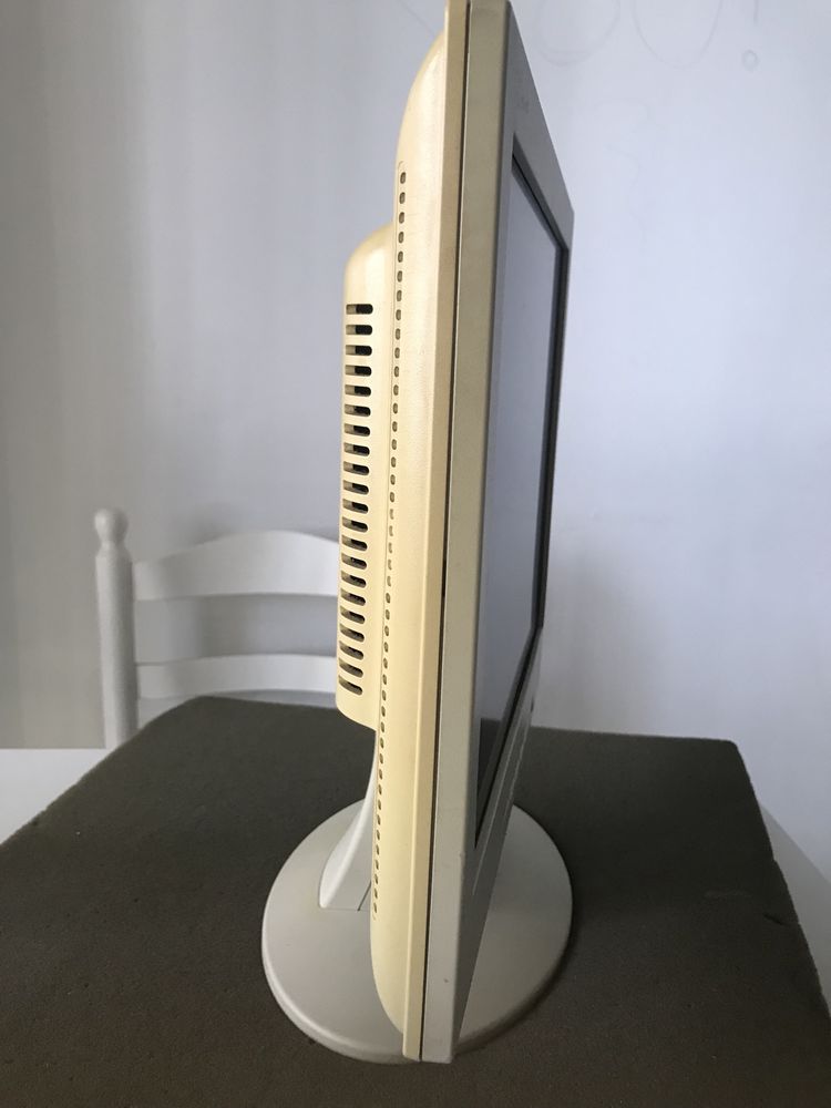 Monitor / Ecra Flat Vibrant (M. B. Condições)