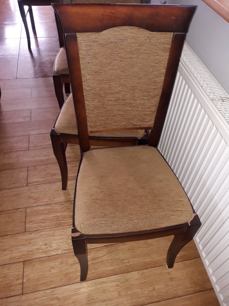 Krzesła drewniane