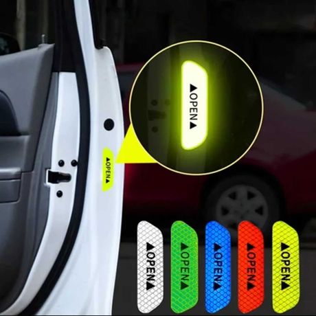 Светоотражающие автомобильные наклейки на двери разные цвета.