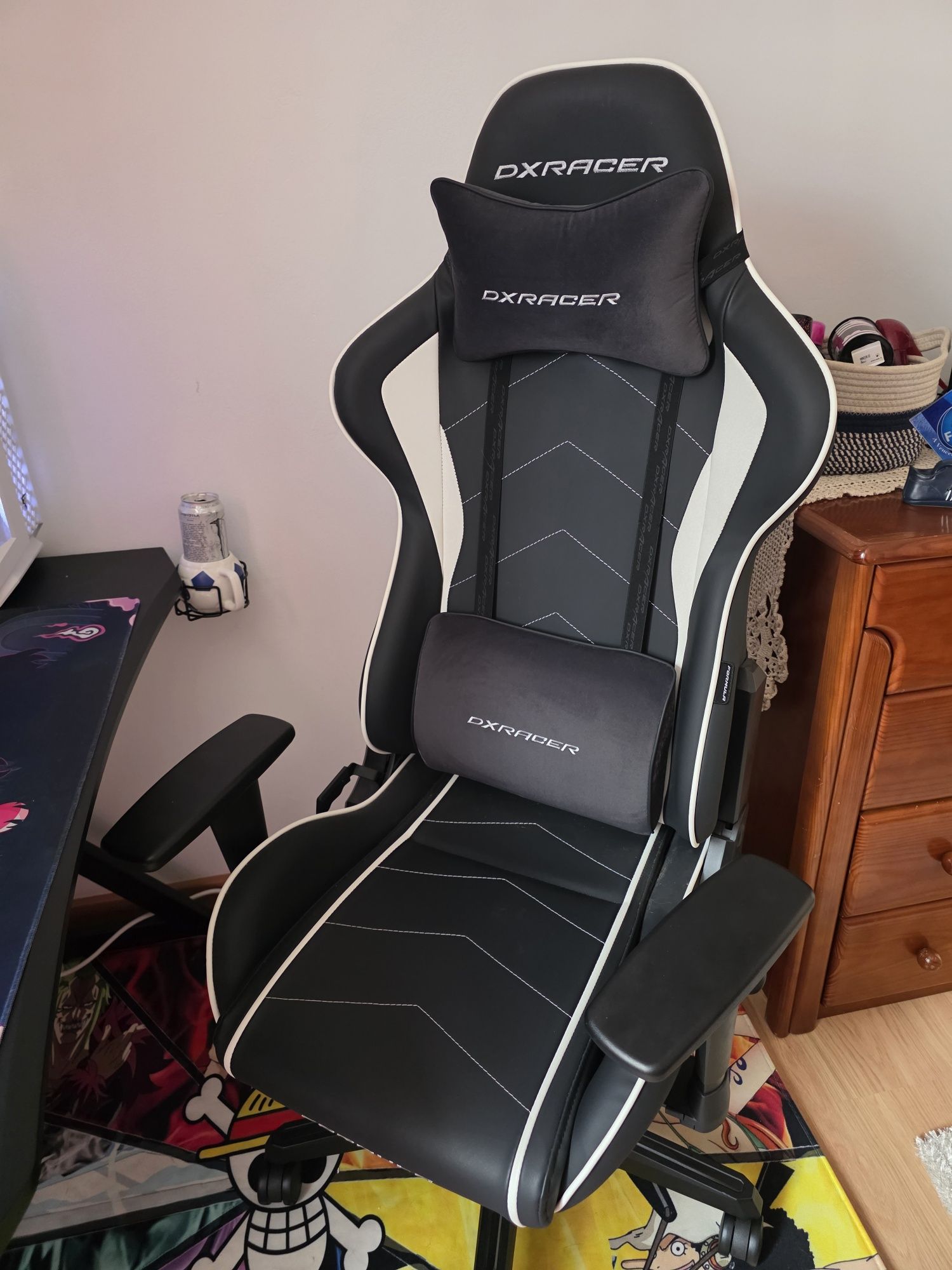 Cadeira Gaming DXRacer Fórmula F08 - Preto / Branco