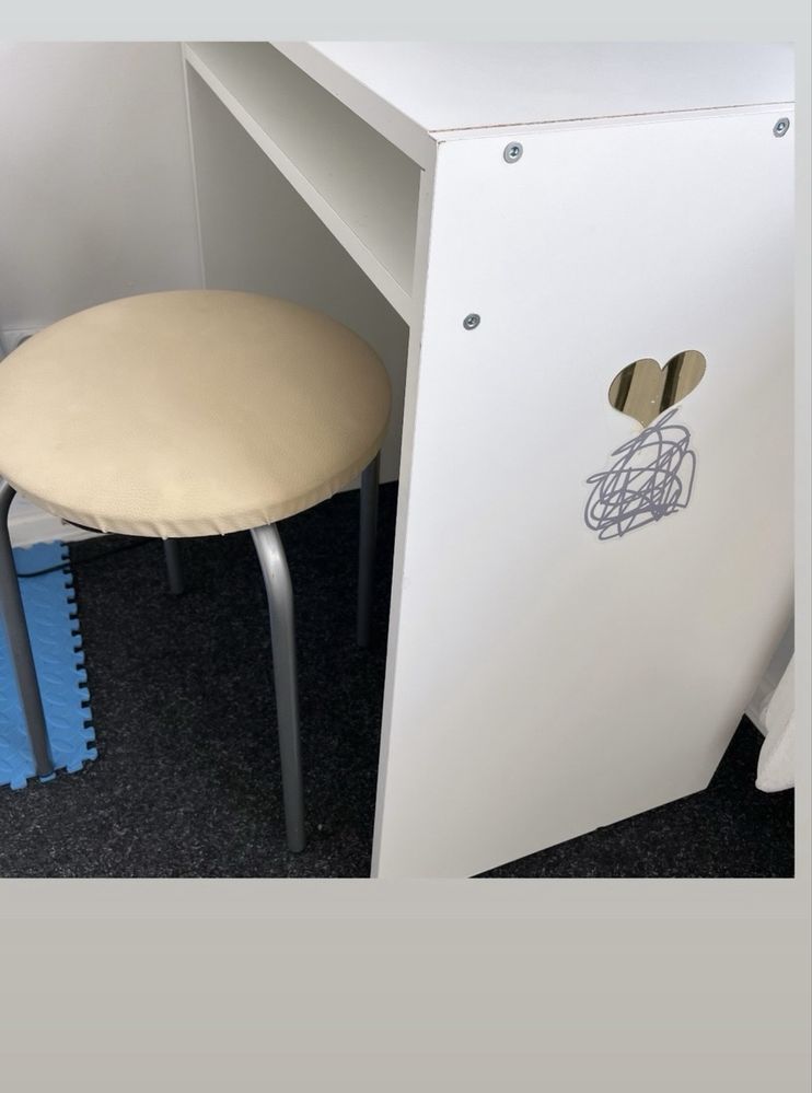 Sprzedam stół + krzesełko IKEA.