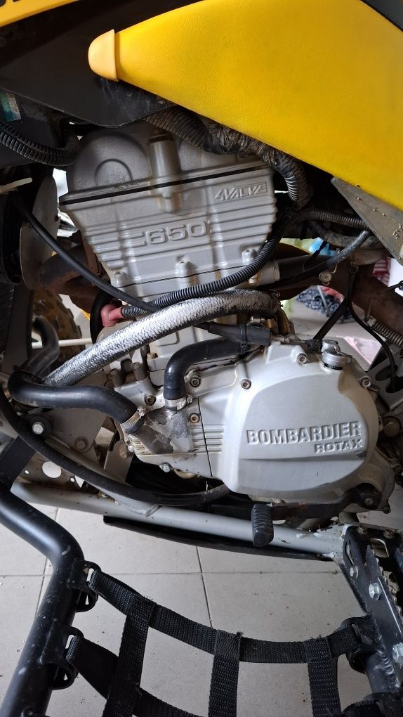 Moto 4 . 650 Bombardier