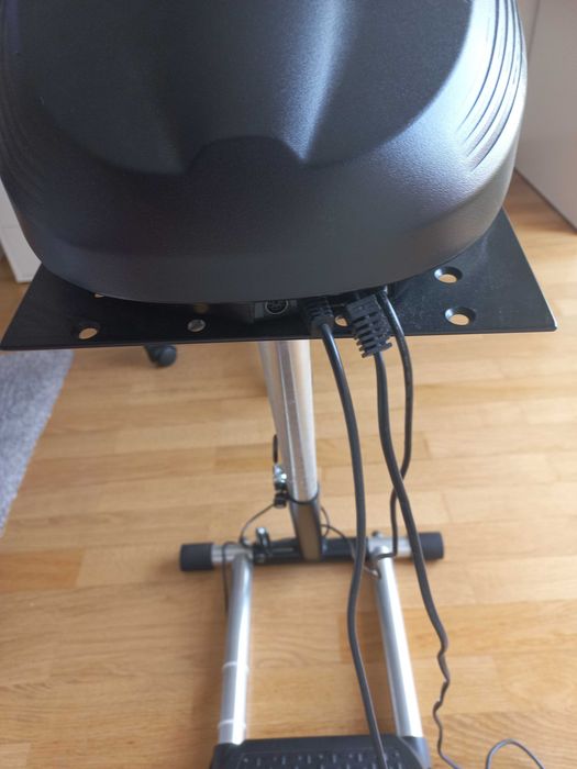 Kit Sim Racing: Thrustmaster T150 + pedais + suporte Wheel Stand Pro