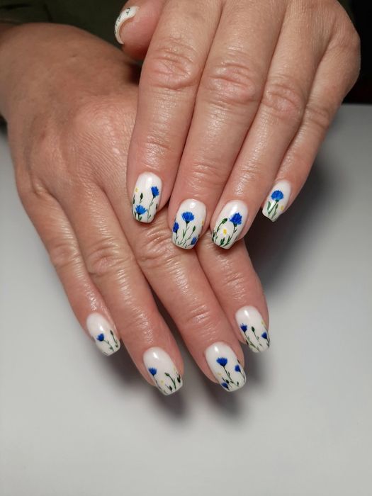 Послуги манікюру та педикюру