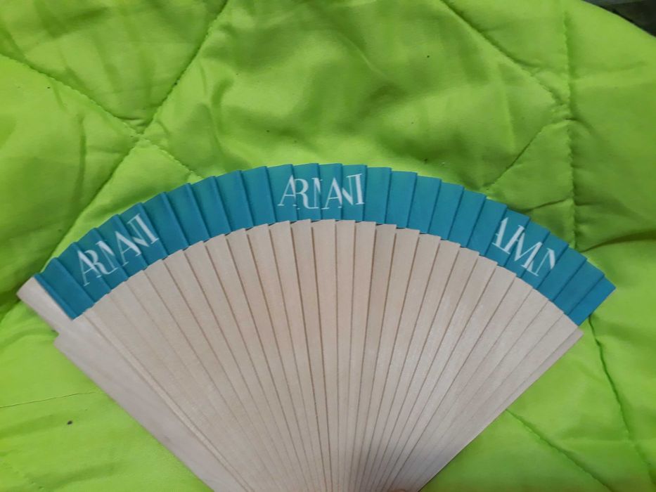 Nowa "Acqua di Gio" EdT 100 ml dla kobiet + wachlarz Armani gratis!