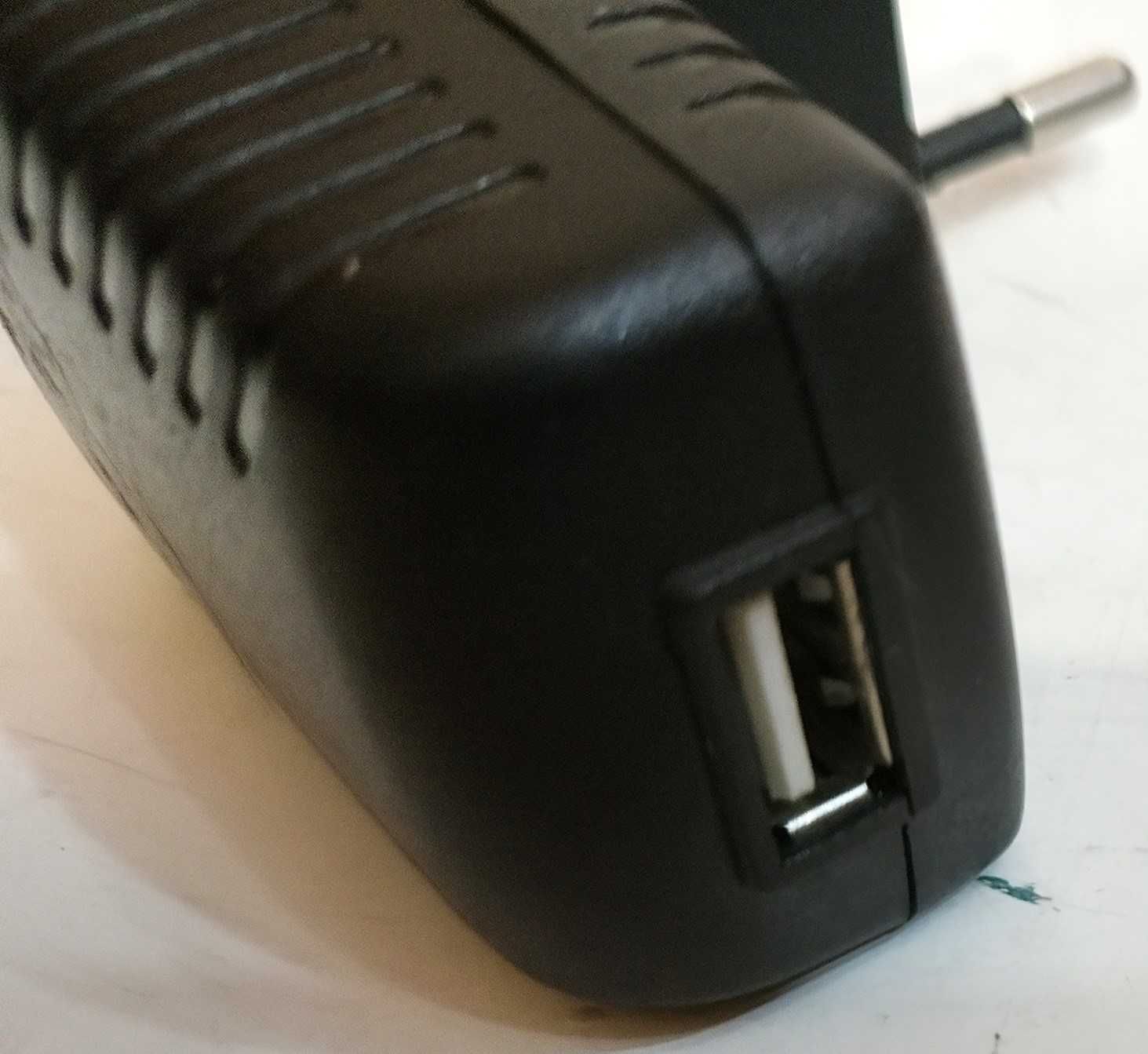 Kabel  do ladowania i zasilania golarek elektrycznych