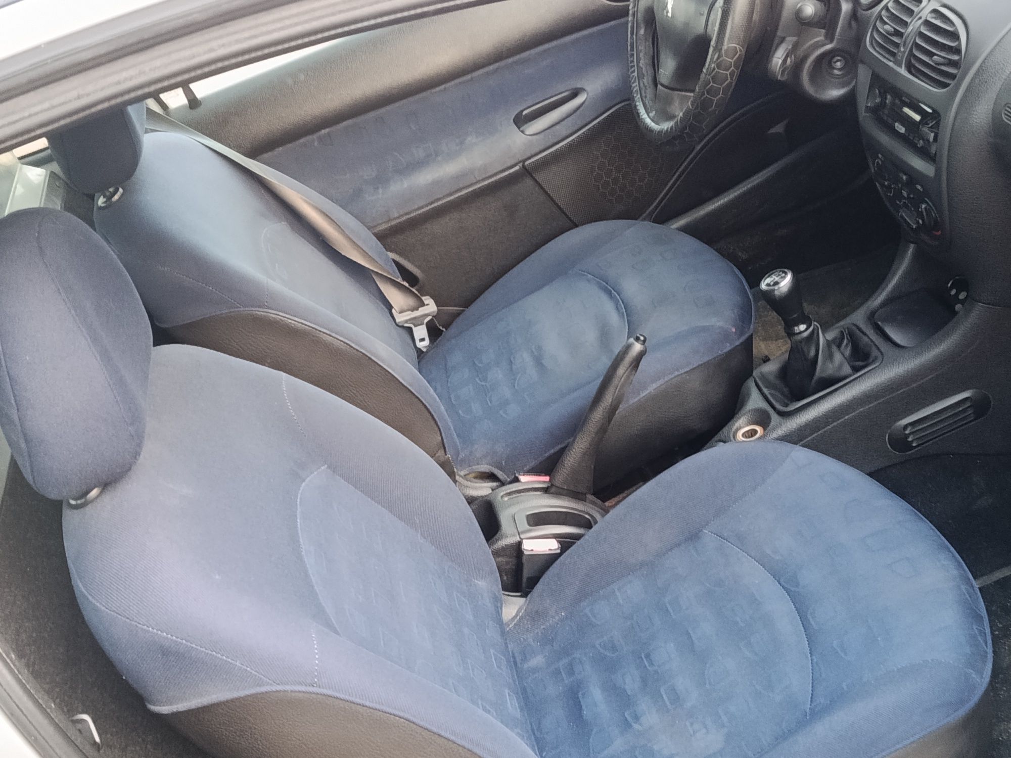 Vendo ou troco Peugeot 206 1.4 HDi 2 lugares com AC 2003-03 bom estado
