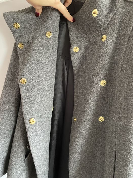 Płaszcz wełna elegancki zapinany na guziki
