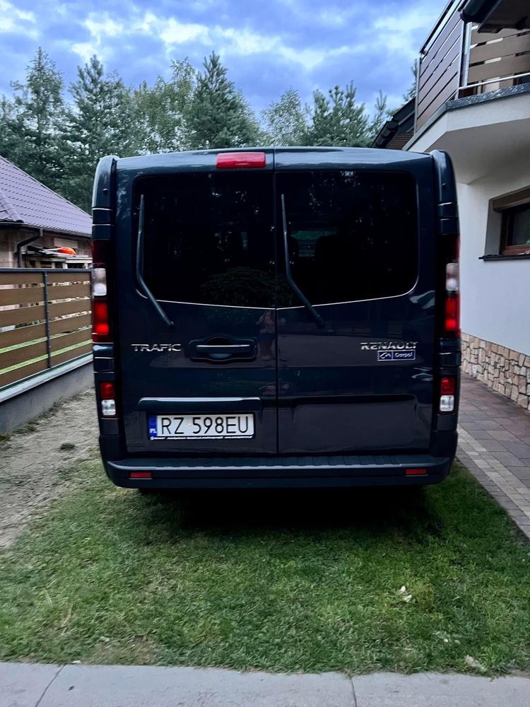 Wynajem busa 9-cio osobowego