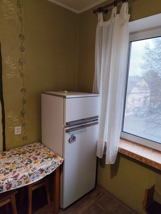 Продаж квартири на середньому поверсі