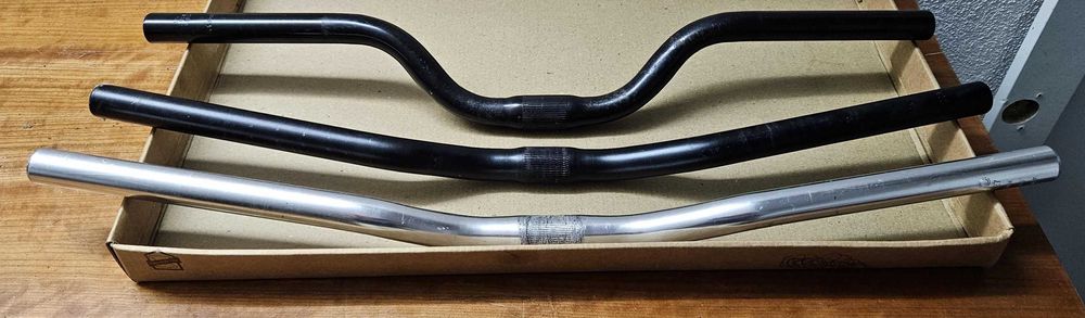 Pedais, selim, suspensões, guiador, rodas 20' e 26' e outro material