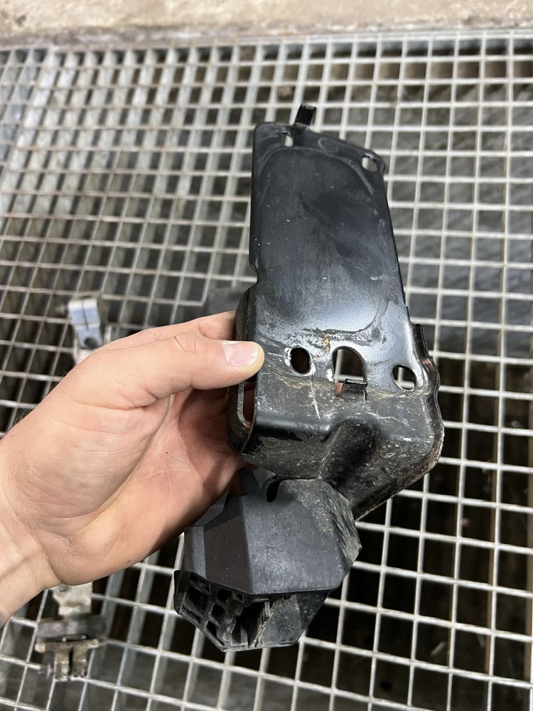 Mocowanie mocowania wieszaki chłodnicy bmw e90 e91 e92